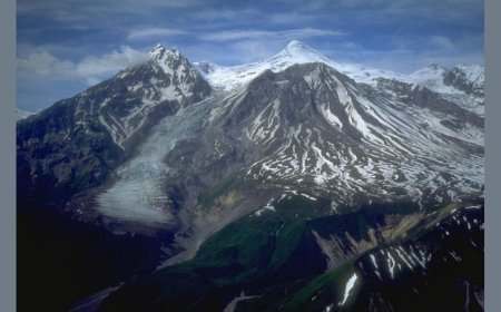 Massive Steam Plume Spotted at Alaska’s Mount Spurr as Volcano May Erupt Soon