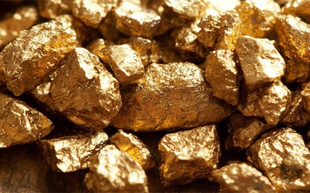 Gold Surges Amid Economic Concerns