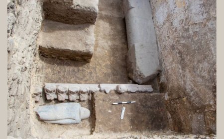 Archaeologists Discover 4,400-Year-Old Tomb of Egyptian Prince in Saqqara