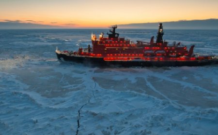 Shipping Data: Sanctioned Tankers Involved in Russia-India Oil Trade