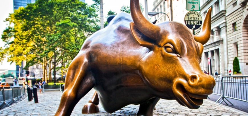 Maple Leaf, Quebecor, Cybercatch at 52-Week Highs on News