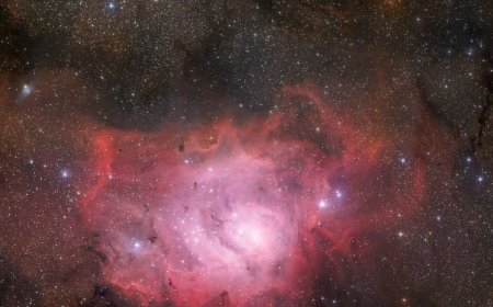 Astrophotographer Captures Stunning Portrait of Lagoon and Trifid Nebulas in Glowing Detail