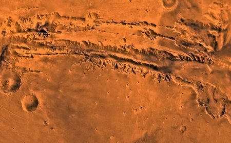 Is Mars Really Red? A Physicist Explains the Science Behind Its Colour and More