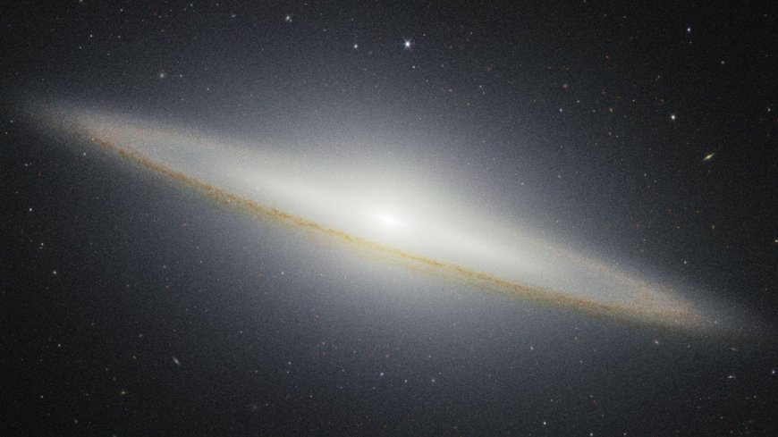 James Webb Space Telescope Captures Stunning Near-Infrared View of Sombrero Galaxy