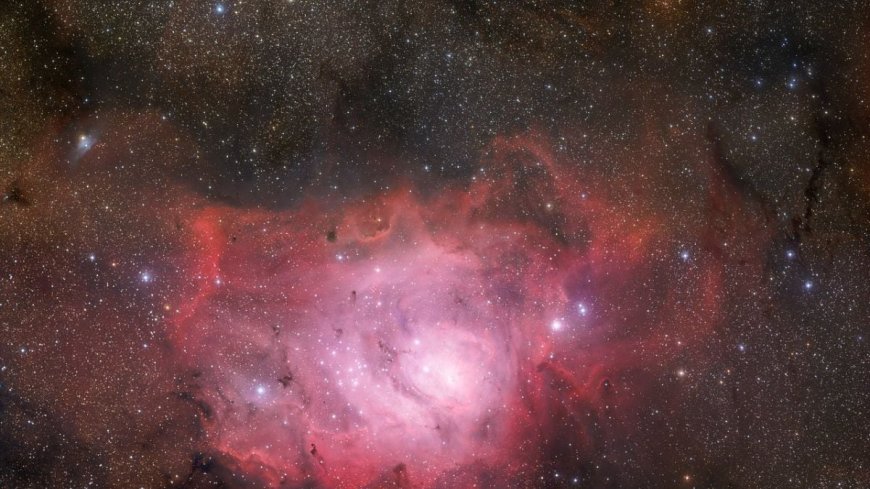 Astrophotographer Captures Stunning Portrait of Lagoon and Trifid Nebulas in Glowing Detail