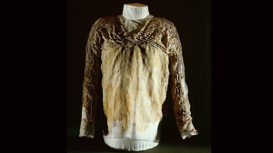 World’s Oldest Tailored Dress Found in Egyptian Tomb Dates Back Over 5,000 Years