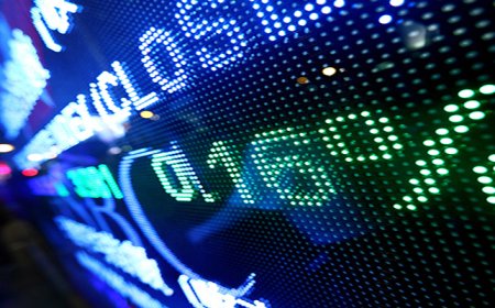 Dow Climbs Despite Trade Tension