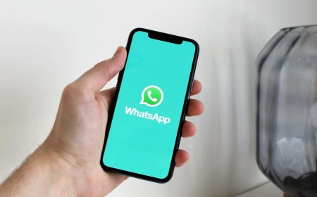 WhatsApp Adds Dedicated Support Chat With AI-Powered Responses on iOS