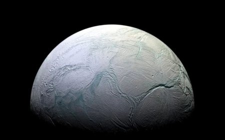 Crystalline Ice Discovered in Space: New Study Reveals Hidden Order in Cosmic Ice