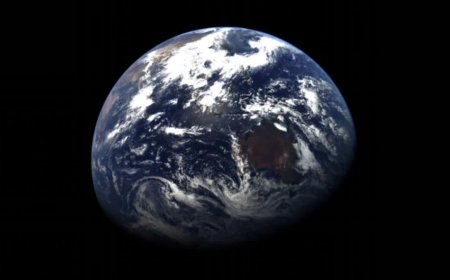 China’s Tianwen 2 Probe Snaps Striking Views of Earth and Moon While En Route to Asteroid