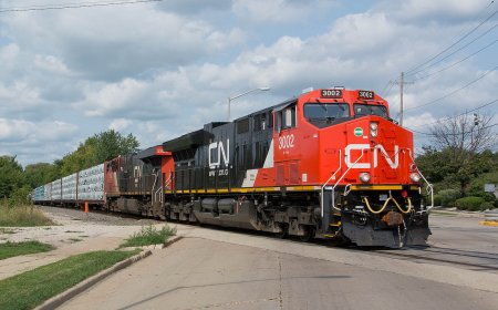 This Top Canadian Railway Stock Is Trading Around Its 5-Year Low