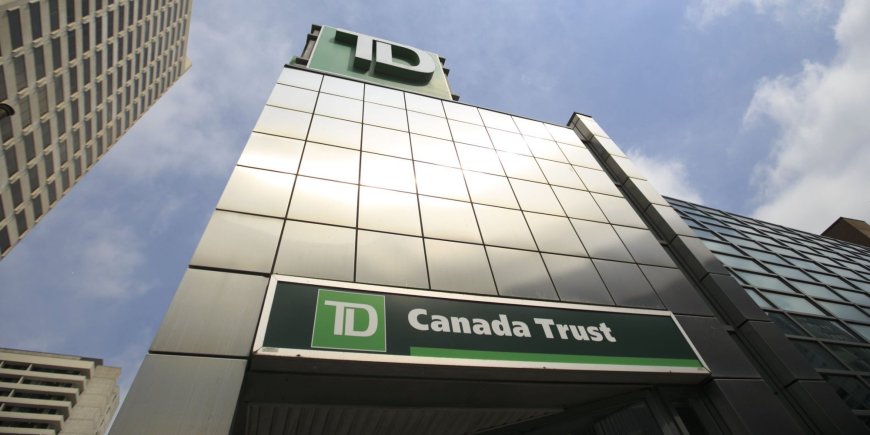 U.S. Banks Raised Their Payouts Recently, but Canadian Banks May Still Be the Better Dividend Investments