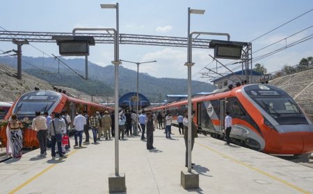 Know How to Book Tickets on Vande Bharat Trains Just 15 Minutes Before Departure