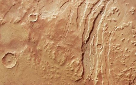 ESA’s Mars Express Discovers Deep Valleys and Frozen Features Hinting at Mars’ Icy Past