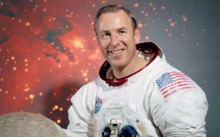 Apollo 13 Commander Jim Lovell, Hero of Space Crisis, Dies at 97