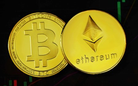 Bitcoin Holds Near 110,800 as ETF Inflows and Rate-Cut Steadies Market