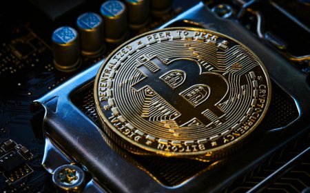 Bitcoin Climbs to $116,700 as Ethereum, Altcoins Consolidate Ahead of US Fed Policy Decision