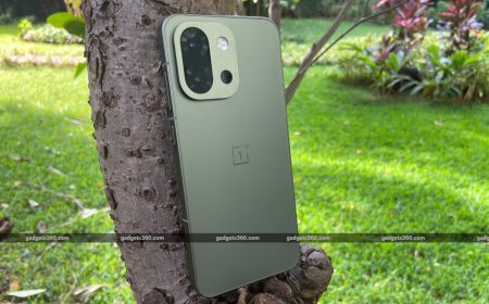 OnePlus 15 Design Allegedly Revealed via Real-Life Image; Confirmed to Come With C olorOS 16 in China