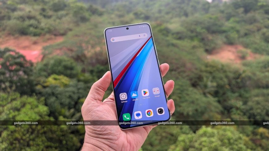 iQOO 15 Live Image Hints at Design; Confirmed to Feature 2K Samsung AMOLED Display