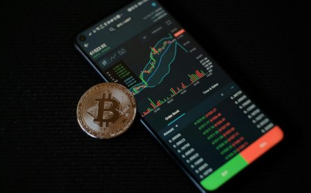 Bitcoin Tests $121,000 Support, Ethereum Steadies Despite Market Cool-Off