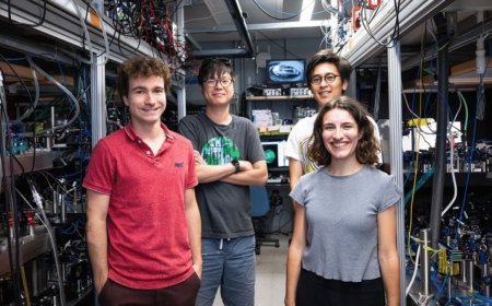 Researchers Build Record 6,000-Qubit Quantum Machine That Works at Room Temperature