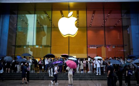 Apple Executive Leading Siri Revamp Project Reportedly Snagged by Meta