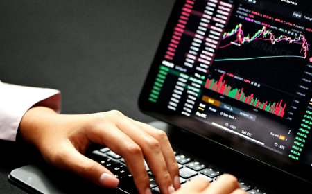 Bitcoin Slumps to $108,000 as Traders Await US CPI Data