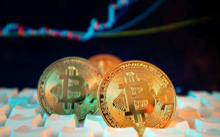 Bitcoin Price Drops Below $107,500 Amidst Weakening Spot Demand, Macro Uncertainty