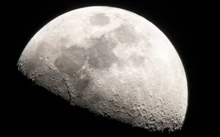 Scientists Just Solved the Mystery of the Moon’s Lopsided Dust Halo