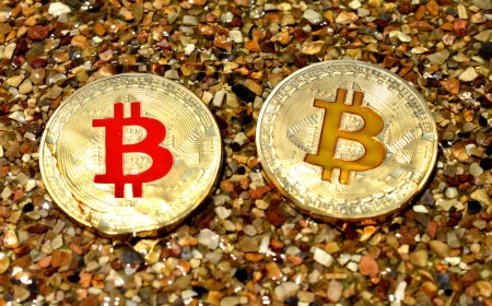 Bitcoin Slips to $103,500 as Market Consolidates Amidst Mixed Global Cues