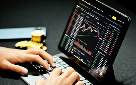 Bitcoin Rebounds Above $92,700 as Market Attempts Recovery Amidst Volatile Macro Signals