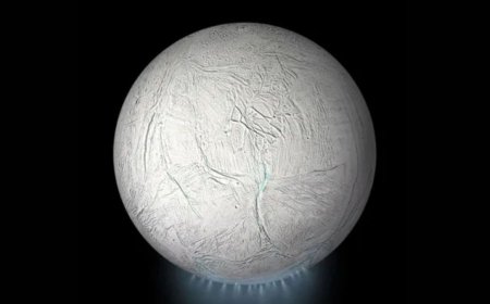 Boiling Oceans May Hide Beneath Icy Moons, New Study Suggests