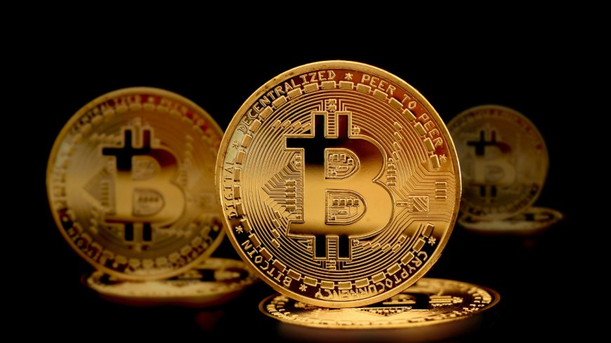 Bitcoin Holds Above $105,000 as Institutional Demand and Regulatory Progress Lift Sentiment