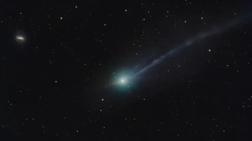 Interstellar Comet 3I/ATLAS Photographed Beside Distant Galaxy in Rare Cosmic Shot