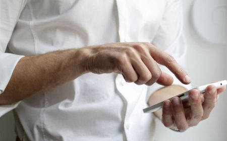 Govt Urges Smartphone Makers to Preload Sanchar Saathi App on New Devices: Report