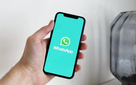 WhatsApp Might Soon Let You Set a Profile Cover Photo on iOS