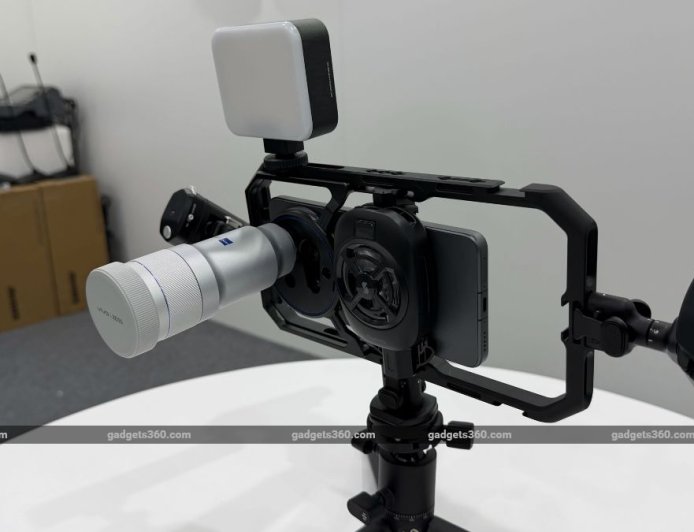 Vivo Product Manager Teases Vivo X300 Ultra's 400mm Teleconverter Kit Performance Ahead of Debut