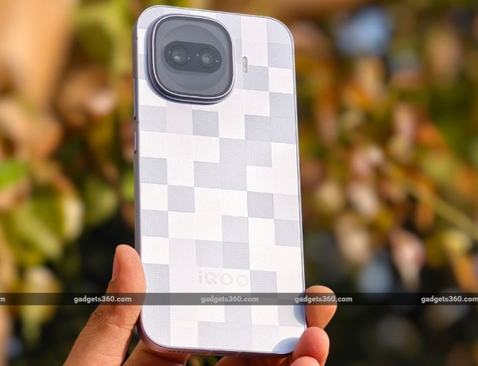 iQOO 15R Review: Maximum Speed, Minimum Compromise