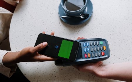 Apple Tap-to-Pay Vulnerability Demonstrated on Video as YouTuber Steals $10,000 From a Locked iPhone