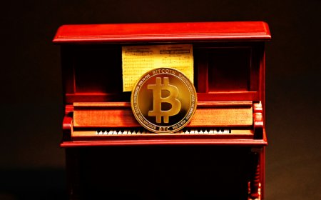 Bitcoin Slips Below $75,600 as US Fed Holds Rates Steady, ETF Demand Weakens