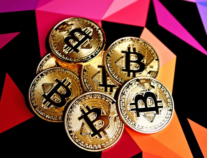 Bitcoin Holds Near $74,600, Ethereum Trades Around $2,300 as ETF Flows Remain Inconsistent