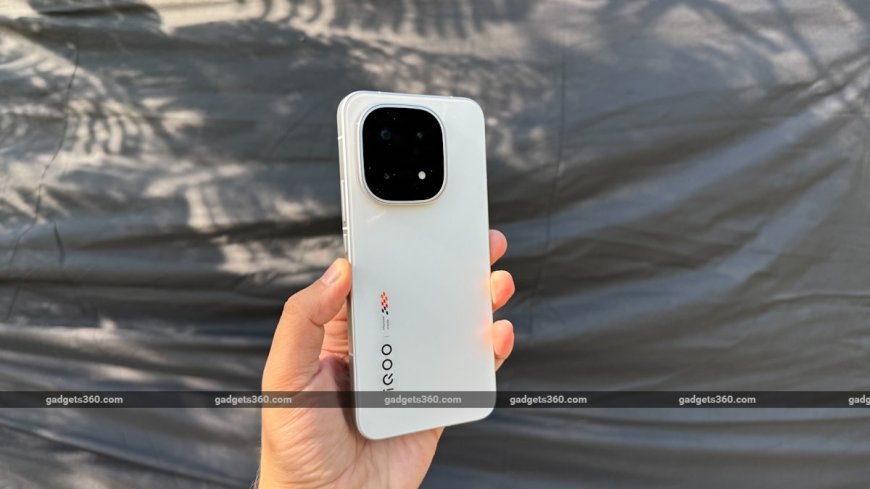 iQOO 16 Will Feature Flagship Snapdragon 8 Elite Gen 6 Pro Chip and Samsung Display, Tipster Claims