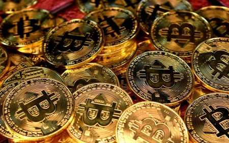Bitcoin Climbs Near $77,000 as Liquidity Trends and Stable Momentum Support Market